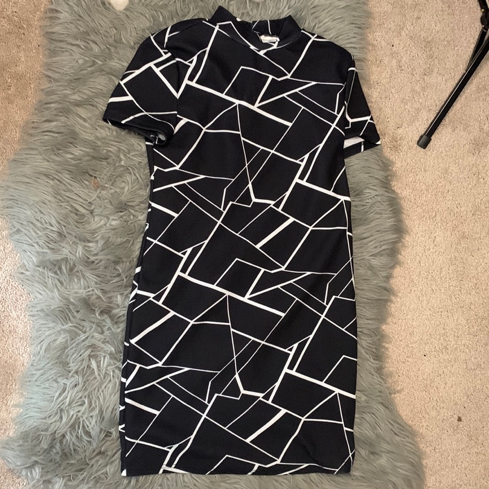BLACK AND WHITE MOCK NECK DRESS